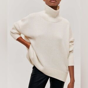 Commense White/Cream Oversized Turtleneck Sweater - XL